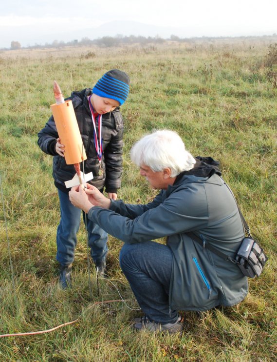 stand raketa s trubkovym stabizatorem